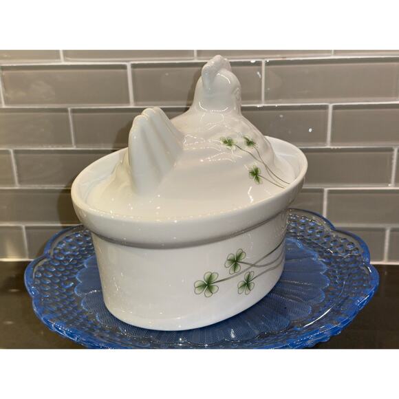 “Shamrocks” by MARCUS NOTLEY 1.5 Quart Oval Covered Casserole-Made in Ireland - Picture 2 of 7
